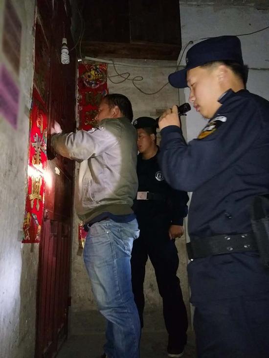 黄南粗心妈妈误将幼女锁家中 