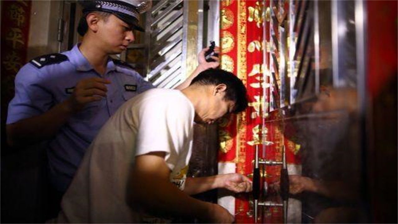 黄南请开锁师傅开了锁后，师傅